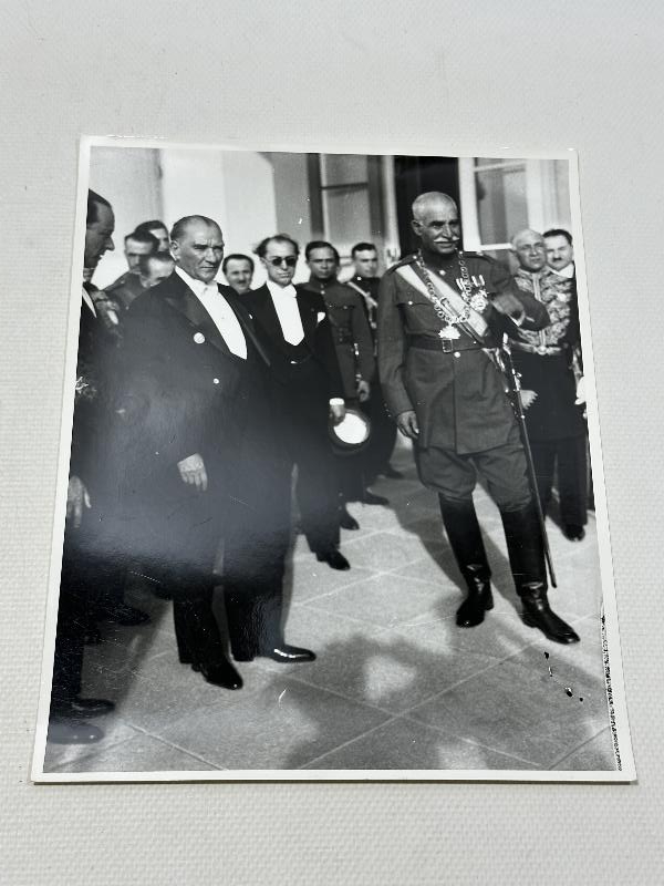 ATATÜRK, İRAN ŞAHI RIZA PEHLEVİ VE DEVLET ERKANI EŞLERİYLE ORJİNAL FOTOĞRAF