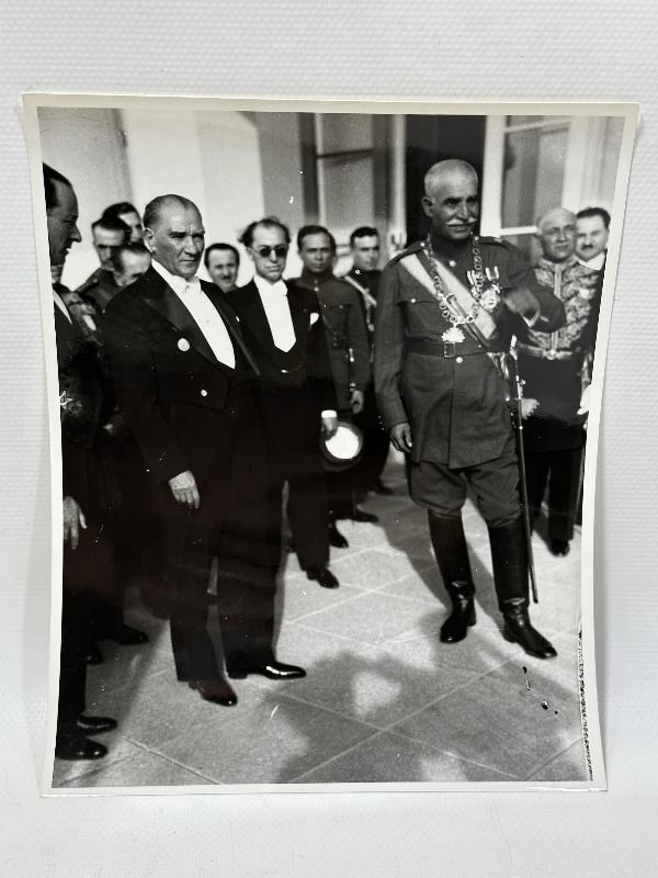 ATATÜRK, İRAN ŞAHI RIZA PEHLEVİ VE DEVLET ERKANI EŞLERİYLE ORJİNAL FOTOĞRAF