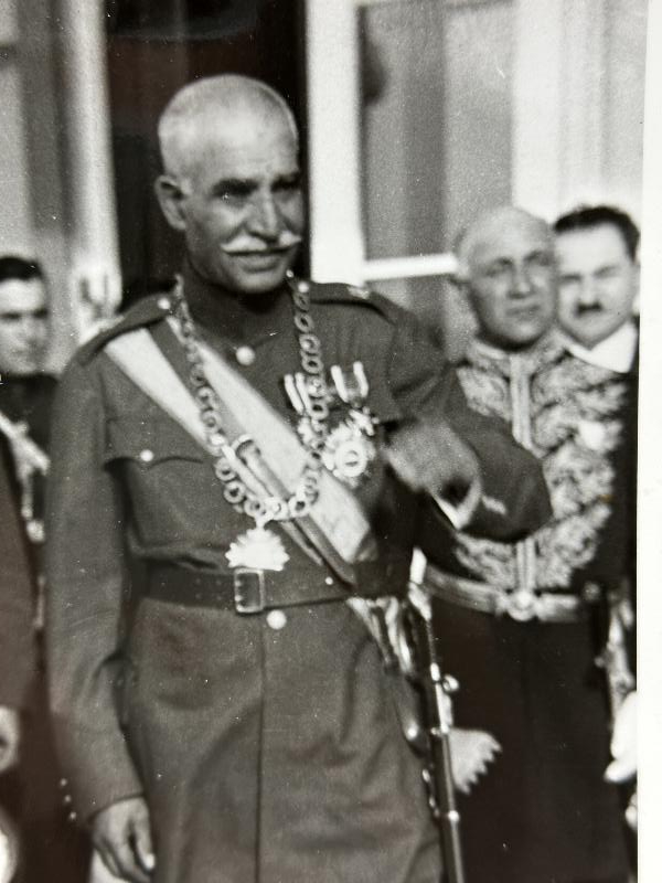 ATATÜRK, İRAN ŞAHI RIZA PEHLEVİ VE DEVLET ERKANI EŞLERİYLE ORJİNAL FOTOĞRAF
