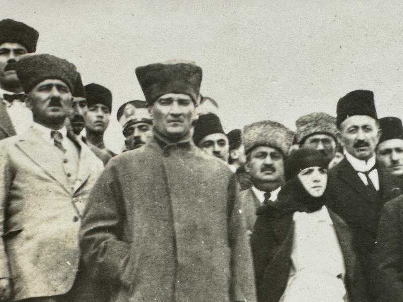 İLK KEZ GÖRÜLEN ORJİNAL ATATÜRK FOTOĞRAFI 
