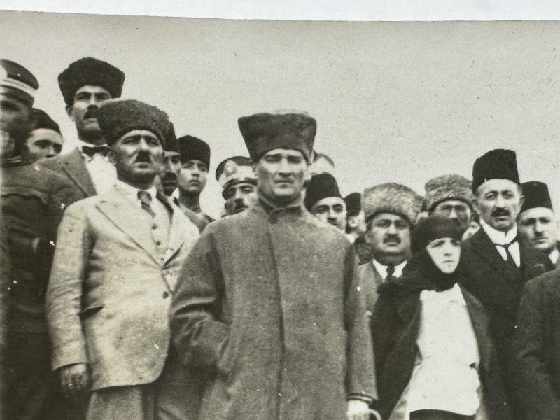 İLK KEZ GÖRÜLEN ORJİNAL ATATÜRK FOTOĞRAFI 