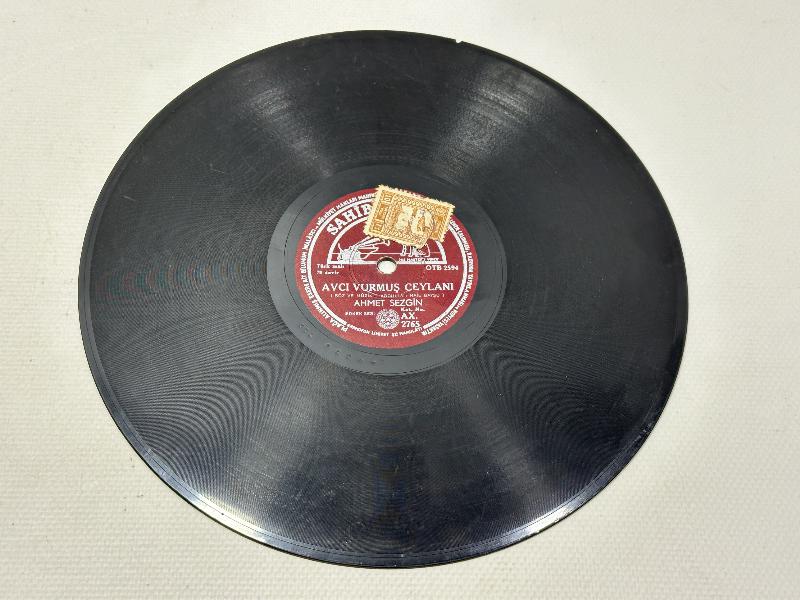 TAŞ PLAK : AHMET SEZGİN 