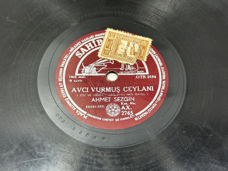 TAŞ PLAK : AHMET SEZGİN 