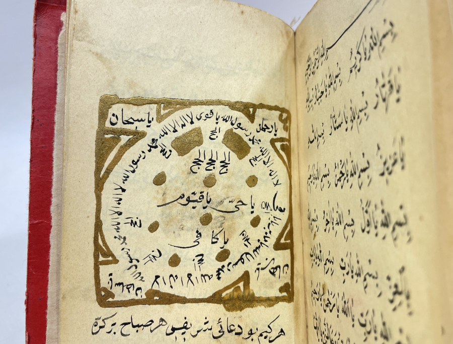 ALTIN VARAKLI DERİ CİLDİNDE OSMANLI DÖNEMİ EL YAZMA TILSIMLI ENAM-I ŞERİF