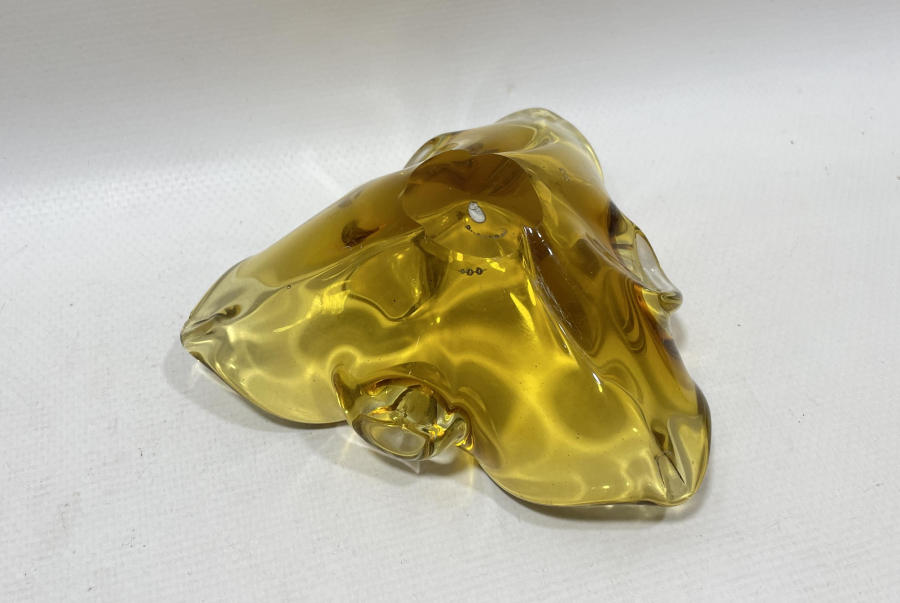 ÇINAR YAPRAĞI FORMUNDA YAPILMIŞ YERLİ MURANO ANTİKA KÜLLÜK