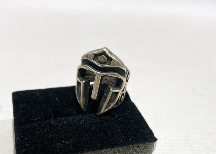 GLADYATÖR MİĞFERİ FORMUNDA YAPILMIŞ GÜMÜŞ YÜZÜK