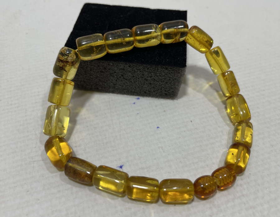 İÇİNDE BİTKİ VE HAYVAN FOSİLLERİ BULUNAN ÇOK NADİR DAMLA KEHRİBAR BİLEKLİK