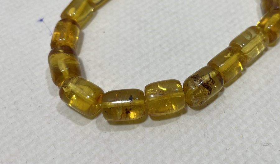 İÇİNDE BİTKİ VE HAYVAN FOSİLLERİ BULUNAN ÇOK NADİR DAMLA KEHRİBAR BİLEKLİK