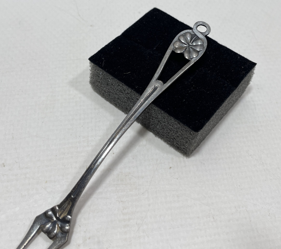 KABARTMA İŞÇİLİKLİ GÜMÜŞ LİMON ÇATALI