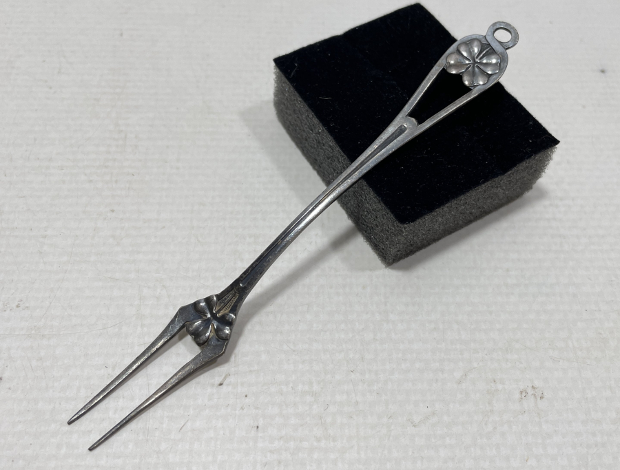 KABARTMA İŞÇİLİKLİ GÜMÜŞ LİMON ÇATALI