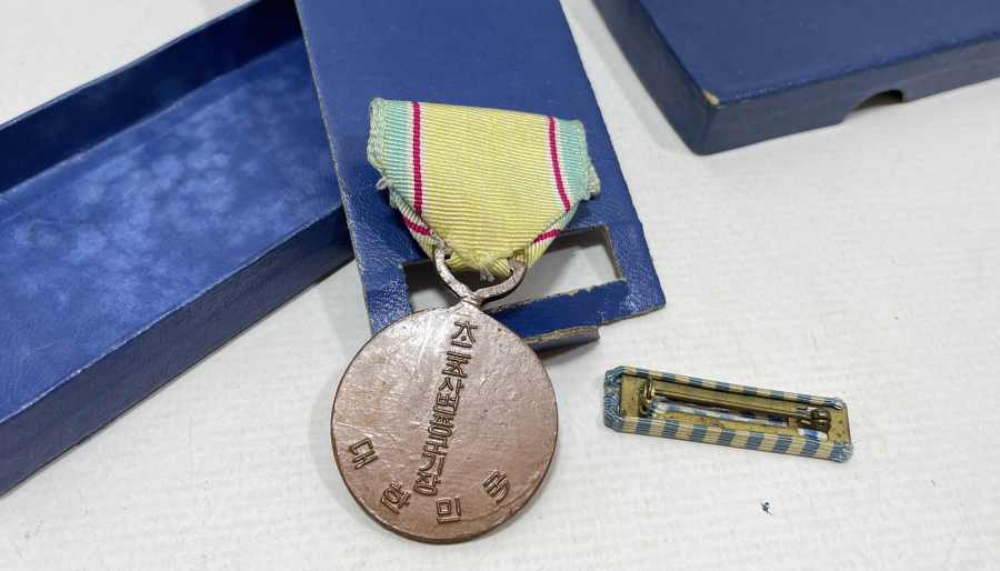 ORJİNAL KUTUSUNDA ÇİL KONDİSYONDA KORE HARBİ MADALYASI