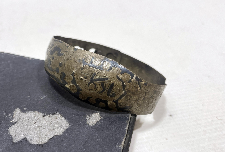 ÜZERİ OSMANLICA YAZILI SAVATLI GÜMÜŞ BİLEZİK