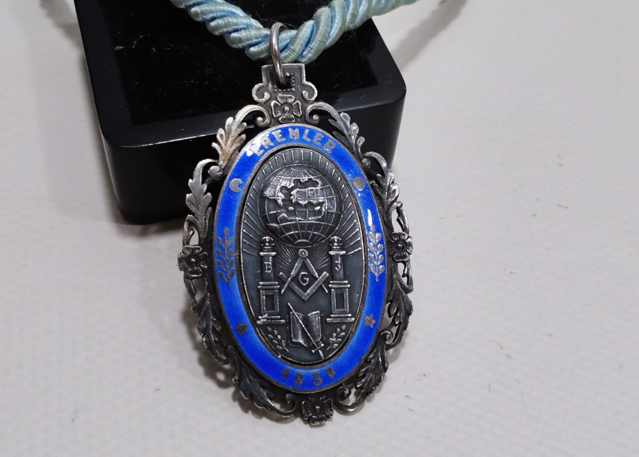 GÜMÜŞ ÜZERİ MİNE İŞÇİLİKLİ 1948 YILI MASONİK MADALYA