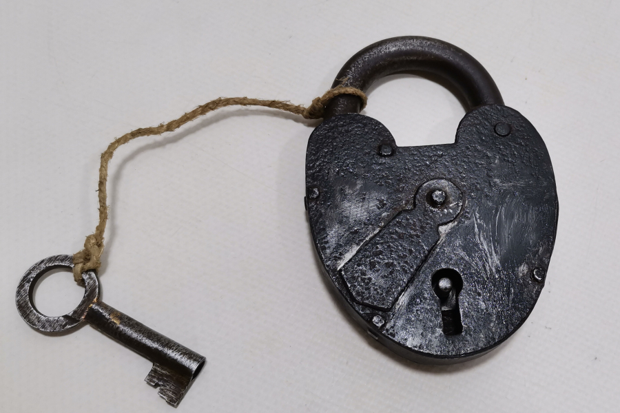 ORJİNAL ANAHTARI İLE ÇALIŞIR DURUMDA BÜYÜK BOY OSMANLI DÖNEMİ KİLİT