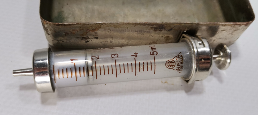 ORJİNAL KUTUSUNDA ANTİKA CAM ENJEKTÖR