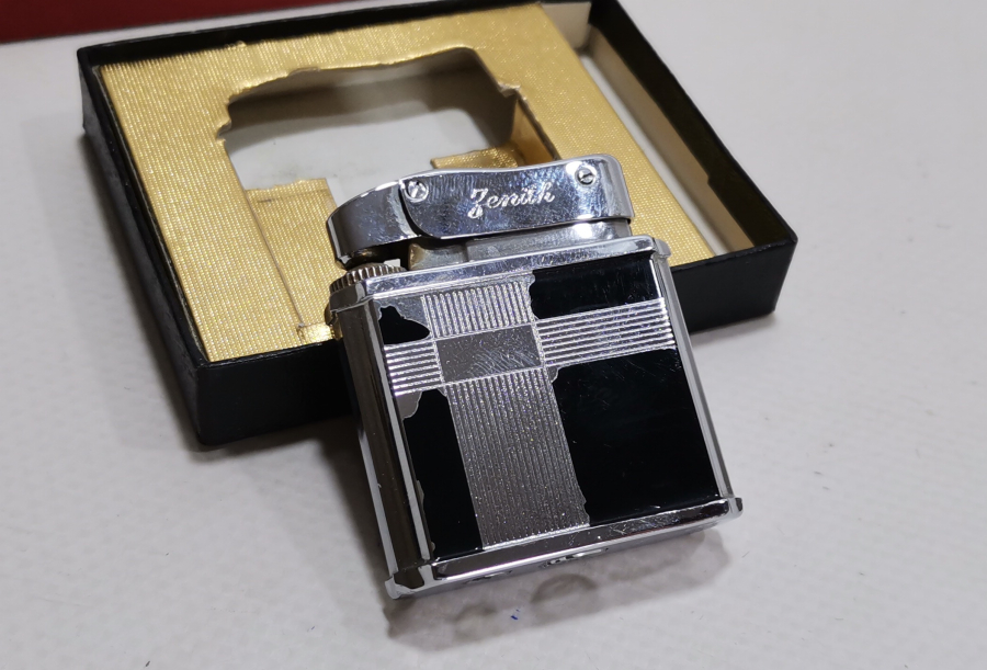 ORJİNAL KUTUSUNDA KULLANILMAMIŞ ANTİKA ZENİTH ÇAKMAK