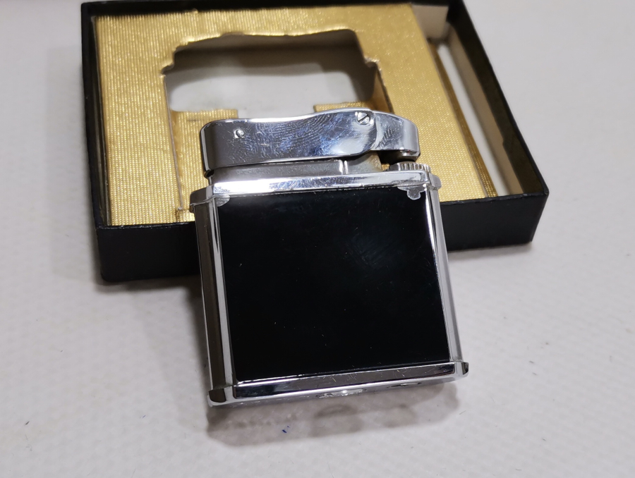 ORJİNAL KUTUSUNDA KULLANILMAMIŞ ANTİKA ZENİTH ÇAKMAK