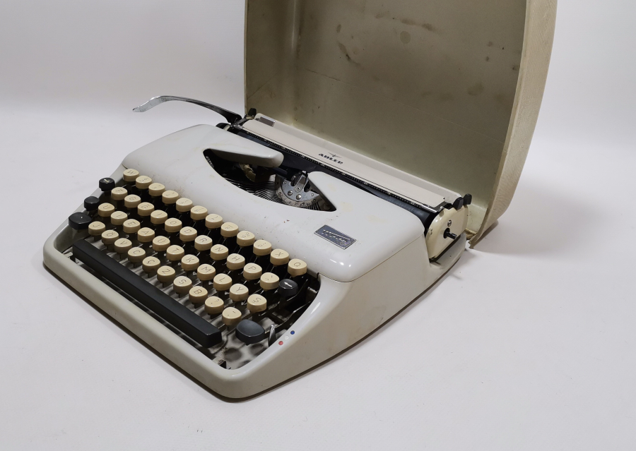 ORJİNAL KUTUSUNDA TİPPA MARKA ANTİKA DAKTİLO