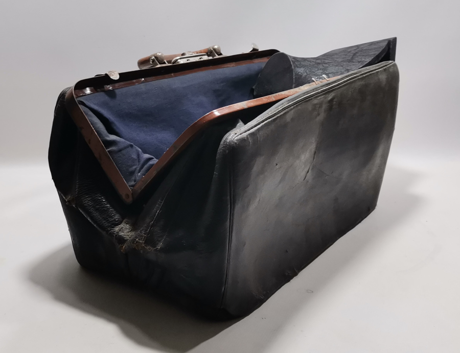 OSMANLI DÖNEMİ ÇOK NADİR DERİ DOKTOR ÇANTASI