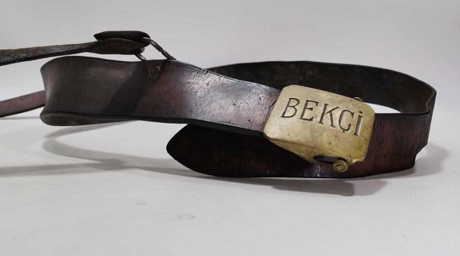 TAM TAKIM CUMHURİYET BAŞLARI ÇOK NADİR BEKÇİ BAŞI DONANIMI