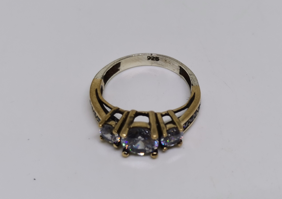 ÜÇ TAŞ MODEL GÜMÜŞ YÜZÜK