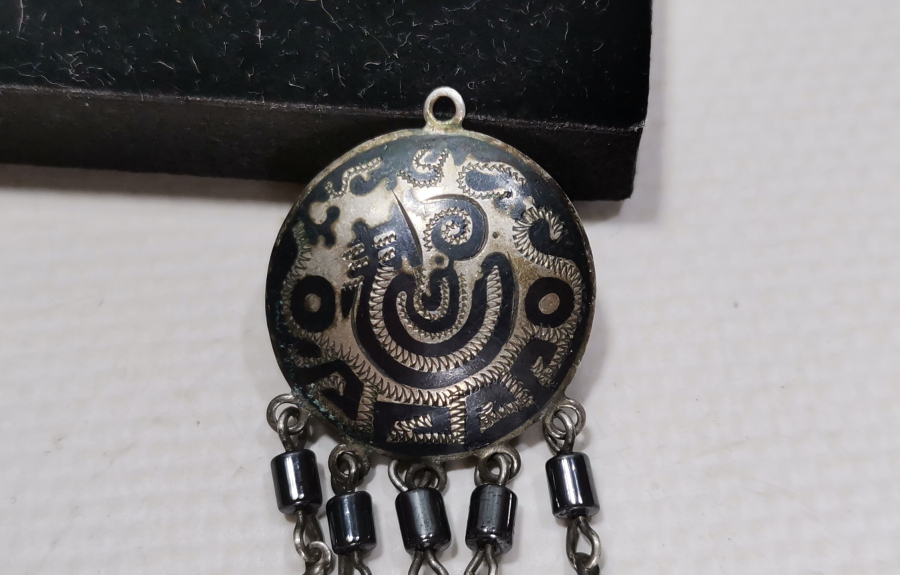 ÜZERİ İBRANİCE YAZILI OSMANLI DÖNEMİ SAVATLI GÜMÜŞ KOLYE UCU