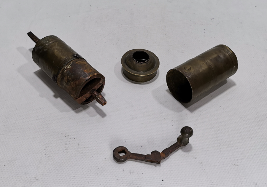 ÜZERİ OSMANLICA USTA DAMGALI OSMANLI DÖNEMİ SÜLEYMANİYE İŞİ KAHVE DEĞİRMENİ