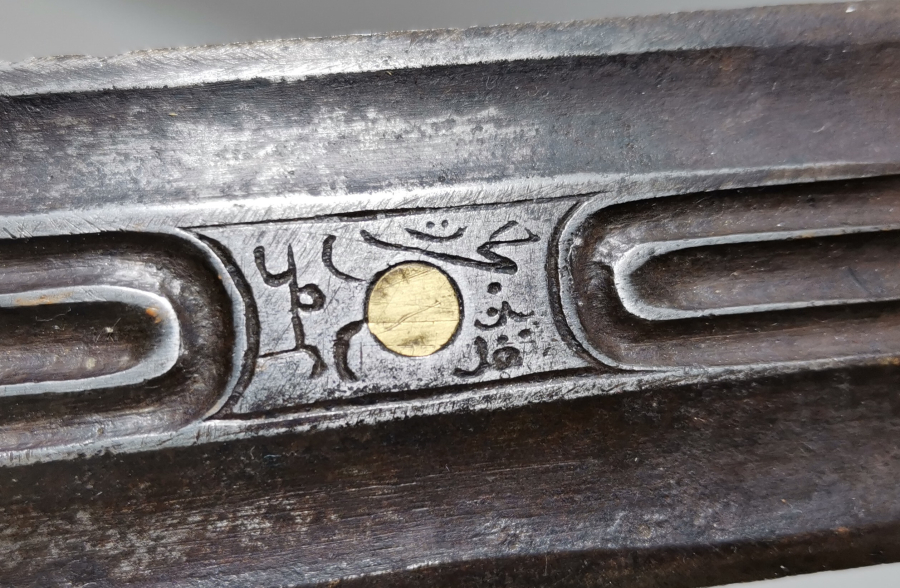 ÜZERİ OSMANLICA YAZILI VE ALTIN ÇAKMALI OSMANLI DÖNEMİ NADİR FORMDA ÇERKES KAMASI