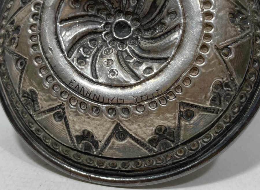 ARKASI RUMCA VE İBRANİCE YAZILI KABARTMA İŞÇİLİKLİ ÇOK NADİR OSMANLI DÖNEMİ GÜMÜŞ BEBEK KIRKLIK TASI