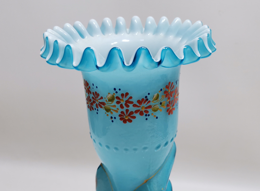 HANIMELİ FORMUNDA ÖZEL YAPIM MİNELİ VE FIRFIRLI ANTİKA VAZO