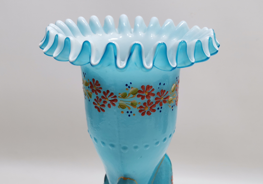 HANIMELİ FORMUNDA ÖZEL YAPIM MİNELİ VE FIRFIRLI ANTİKA VAZO