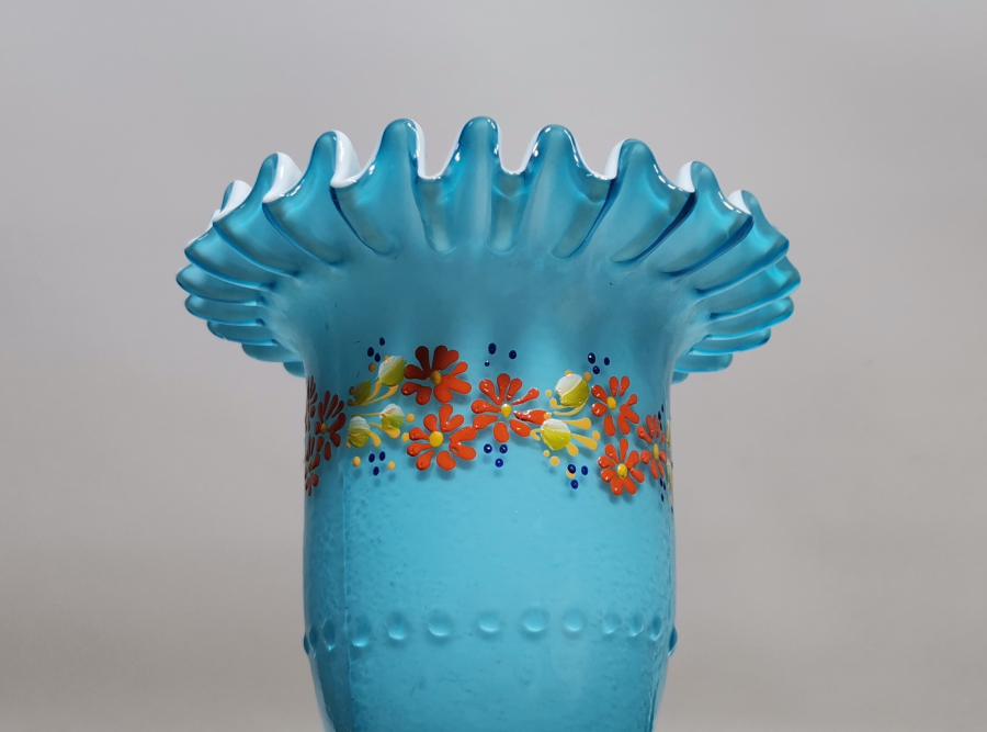 HANIMELİ FORMUNDA ÖZEL YAPIM MİNELİ VE FIRFIRLI ANTİKA VAZO