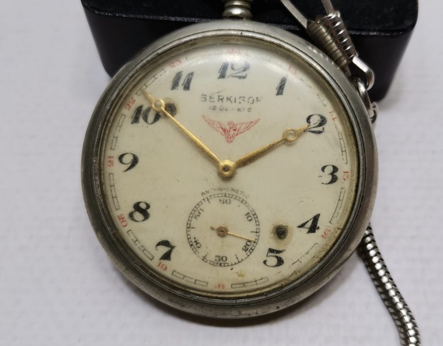 ORJİNAL KÖSTEĞİYLE ARKASI TRENLİ TEPEDEN KURMA SERKİSOF CEP SAATİ