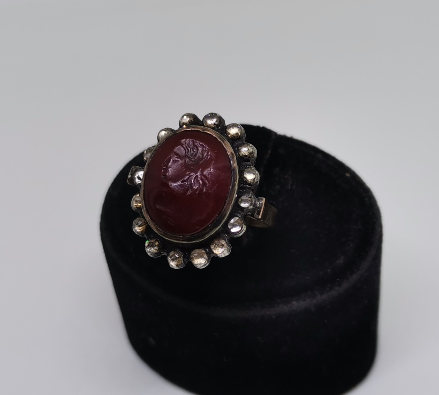 ORTASI PORTRELİ KAMEO TARZI ÖZEL YAPIM ELMAS TAŞLI YÜZÜK