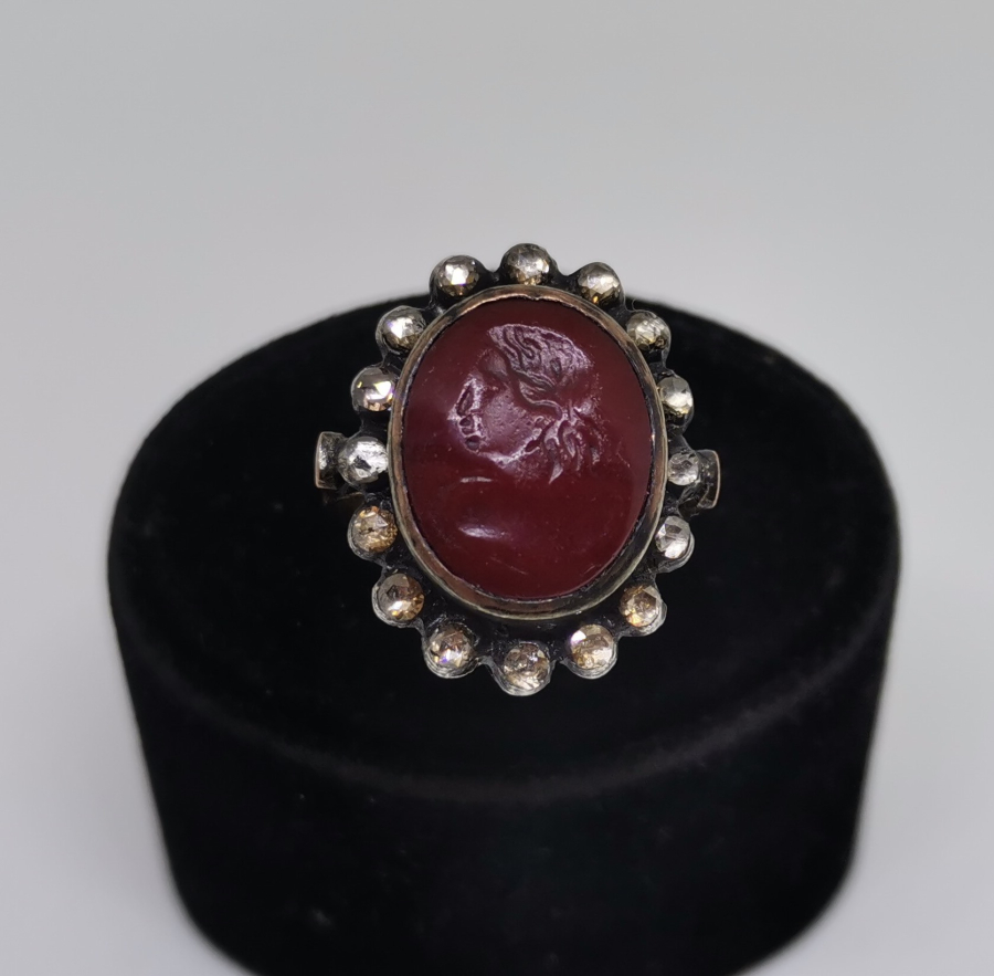 ORTASI PORTRELİ KAMEO TARZI ÖZEL YAPIM ELMAS TAŞLI YÜZÜK