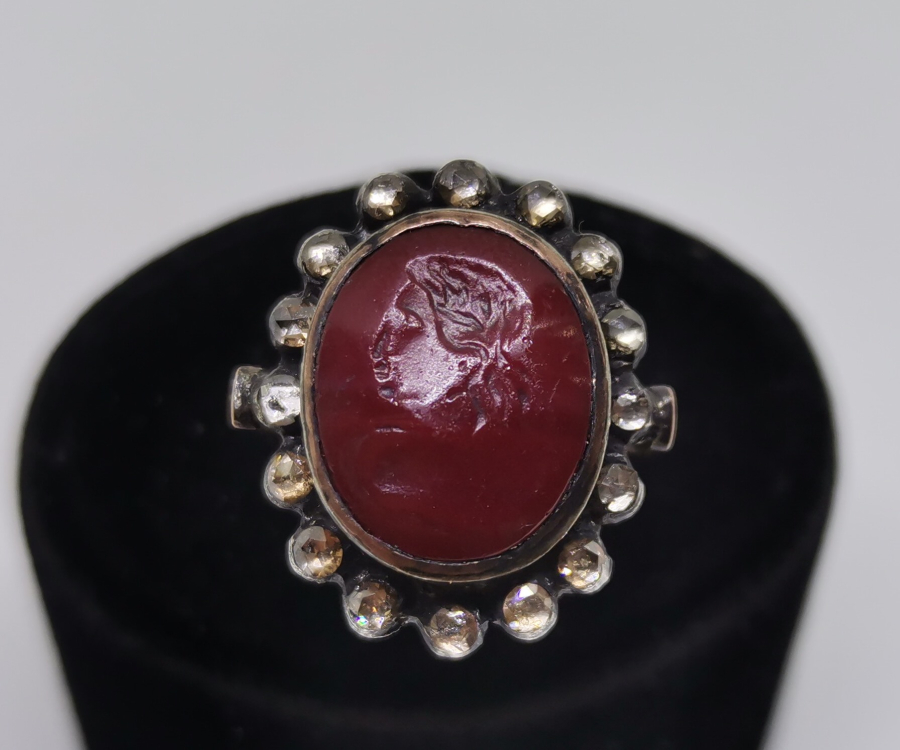 ORTASI PORTRELİ KAMEO TARZI ÖZEL YAPIM ELMAS TAŞLI YÜZÜK