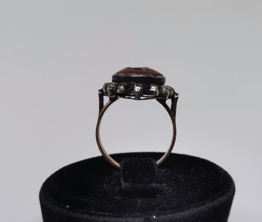 ORTASI PORTRELİ KAMEO TARZI ÖZEL YAPIM ELMAS TAŞLI YÜZÜK