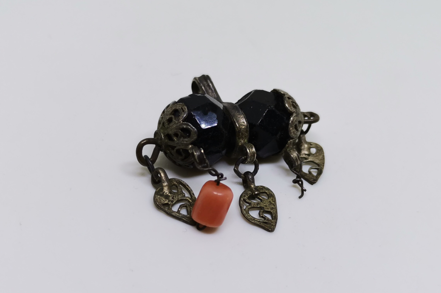 OSMANLI DÖNEMİ ÇOK NADİR SİYAH AKİK VE MERCAN TAŞLI AİLE TASFİRLİ GÜMÜŞ KOLYE UCU