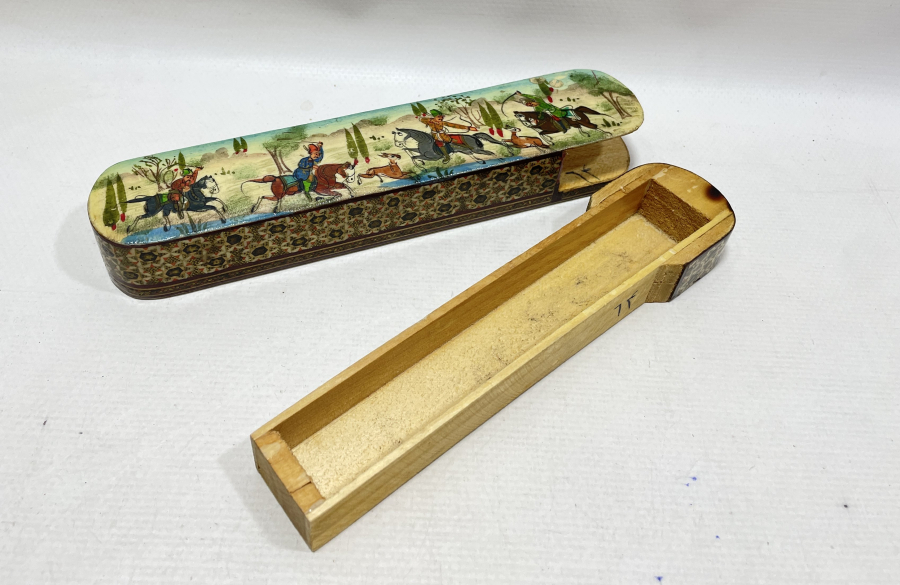 TAMAMI EL BOYAMA VE MARKÜTERİ İÇİLİKLİ VE MİNYATÜR AV SAHNESİ BULUNAN KALEMDAN