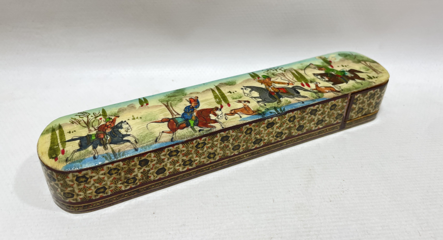 TAMAMI EL BOYAMA VE MARKÜTERİ İÇİLİKLİ VE MİNYATÜR AV SAHNESİ BULUNAN KALEMDAN