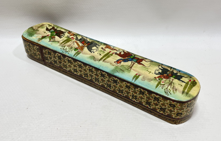 TAMAMI EL BOYAMA VE MARKÜTERİ İÇİLİKLİ VE MİNYATÜR AV SAHNESİ BULUNAN KALEMDAN