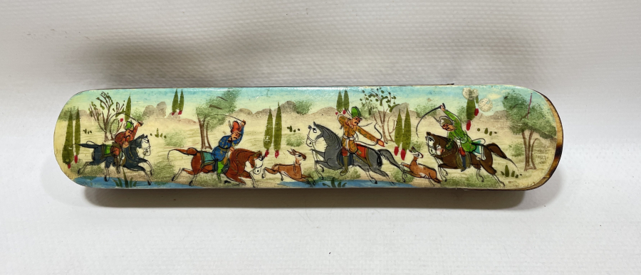 TAMAMI EL BOYAMA VE MARKÜTERİ İÇİLİKLİ VE MİNYATÜR AV SAHNESİ BULUNAN KALEMDAN