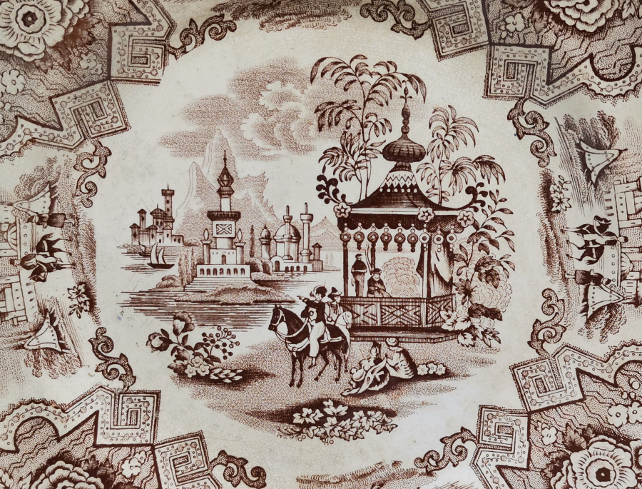 ÜZERİNDE ÇEŞİTLİ ASKERİ SAHNELER BULUNAN AVRUPA YAPIMI ANTİKA PORSELEN TABAK