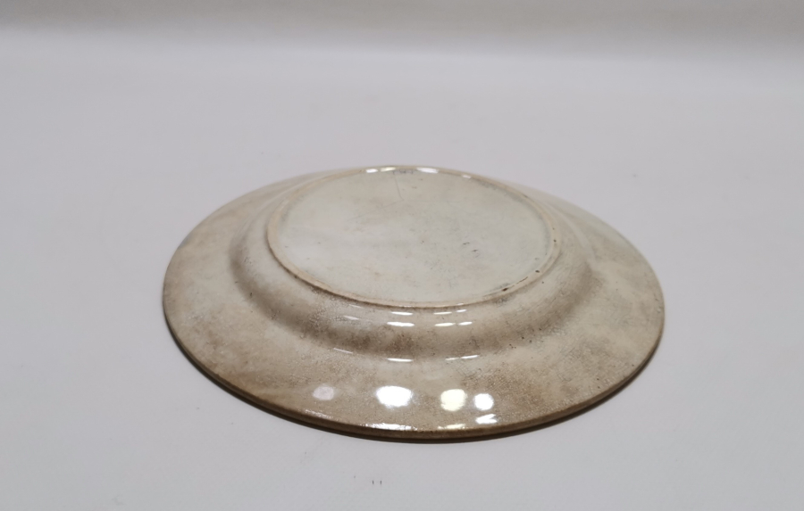 ÜZERİNDE ÇEŞİTLİ ASKERİ SAHNELER BULUNAN AVRUPA YAPIMI ANTİKA PORSELEN TABAK