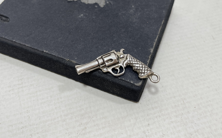 KARADAĞLI FORMUNDA YAPILMIŞ OSMANLI DÖNEMİ GÜMÜŞ KÖSTEK SALLAMASI PARÇASI - KOLYE UCU