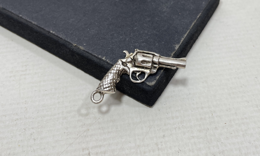 KARADAĞLI FORMUNDA YAPILMIŞ OSMANLI DÖNEMİ GÜMÜŞ KÖSTEK SALLAMASI PARÇASI - KOLYE UCU