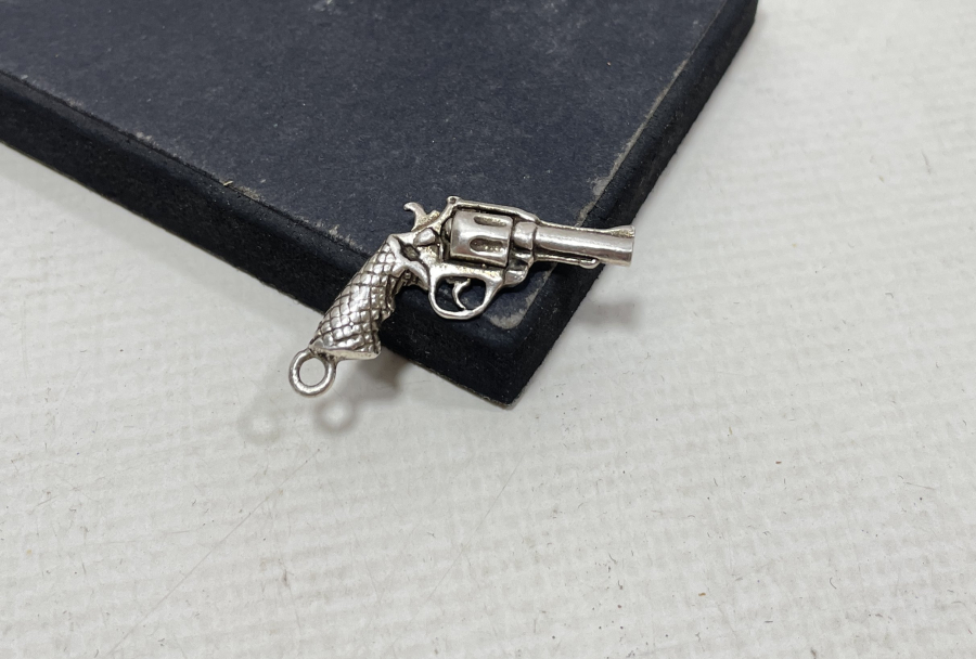 KARADAĞLI FORMUNDA YAPILMIŞ OSMANLI DÖNEMİ GÜMÜŞ KÖSTEK SALLAMASI PARÇASI - KOLYE UCU