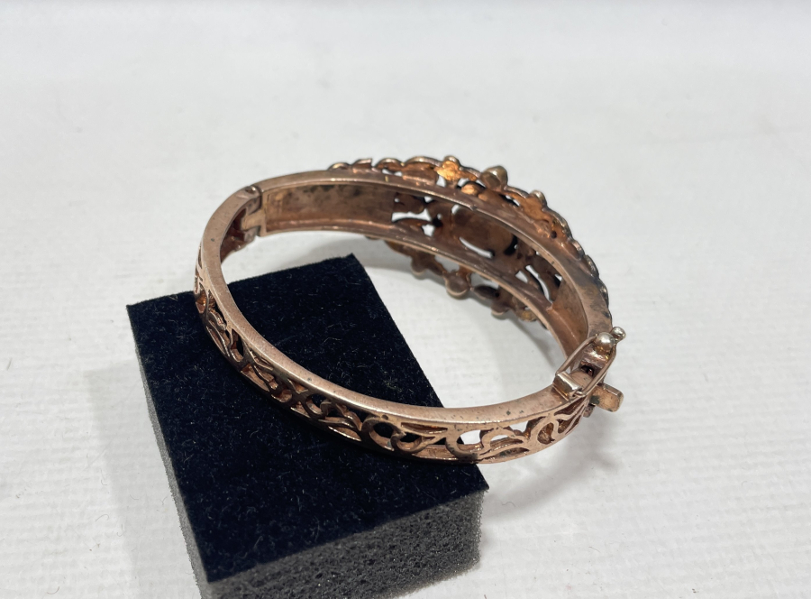 ÜZERİ ELMAS TAŞLI BİLEZİK