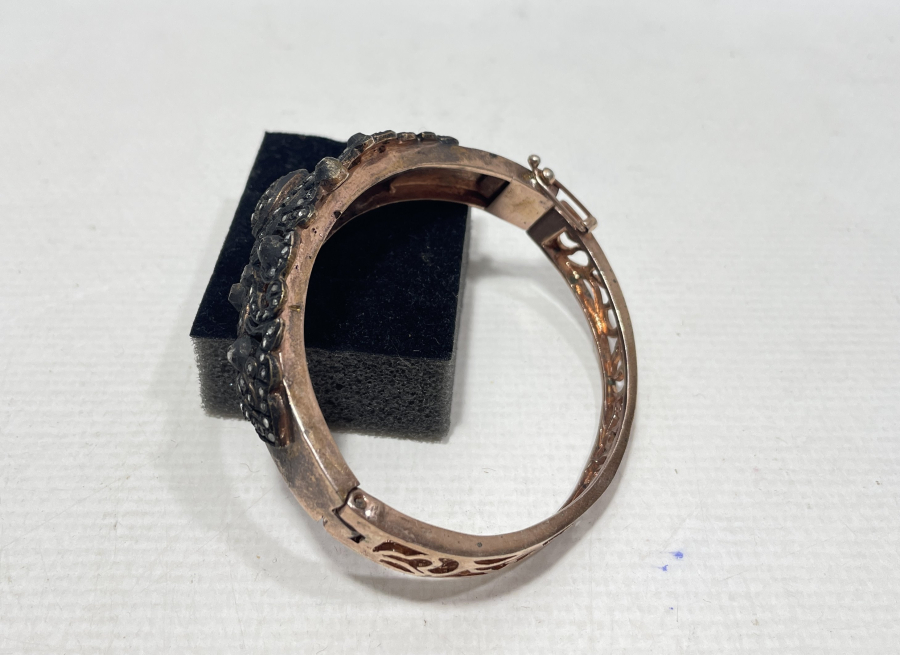 ÜZERİ ELMAS TAŞLI BİLEZİK