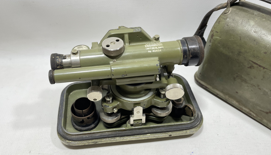 ORJİNAL DERİSİ ASKISI VE KUTUSU İLE ÇOK NADİR TEODOLİT